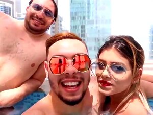 Cuckold Public - Porno @ RueNu.com