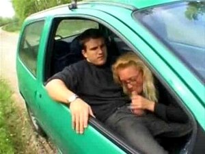 Milf Car porno e video di sesso in alta qualità su AmorePorno.com