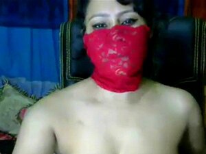 Rose Camgirl Pom Pom Girl