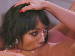 Shemale Sitting porno e video di sesso in alta qualità su ...