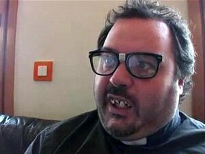 Padre Damian Sarita - Porno @ RueNu.com