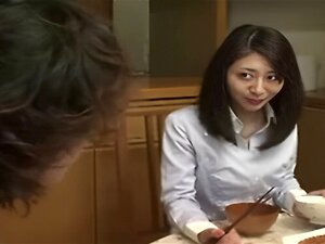 Vivez la montée d'adrénaline des désirs interdits alors qu'une MILF excitée se lance dans une liaison torride. Assistez à des orgasmes explosifs et des éjaculations intenses dans ce récit séduisant de femmes infidèles.