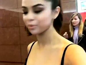 Selena Gomez Naked - Porno @ RueNu.com