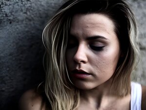 Découvrez comment un homme d'affaires puissant fait succomber une beauté sans domicile fixe. Elle désire ardemment son membre érigé dans une rencontre HD palpitante, qui vous laissera sans voix.