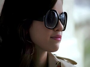 Selena Gomez Naked - Porno @ RueNu.com