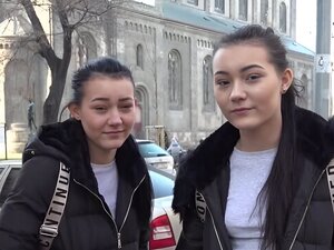Niewinne Bliźnięta z tatuażami